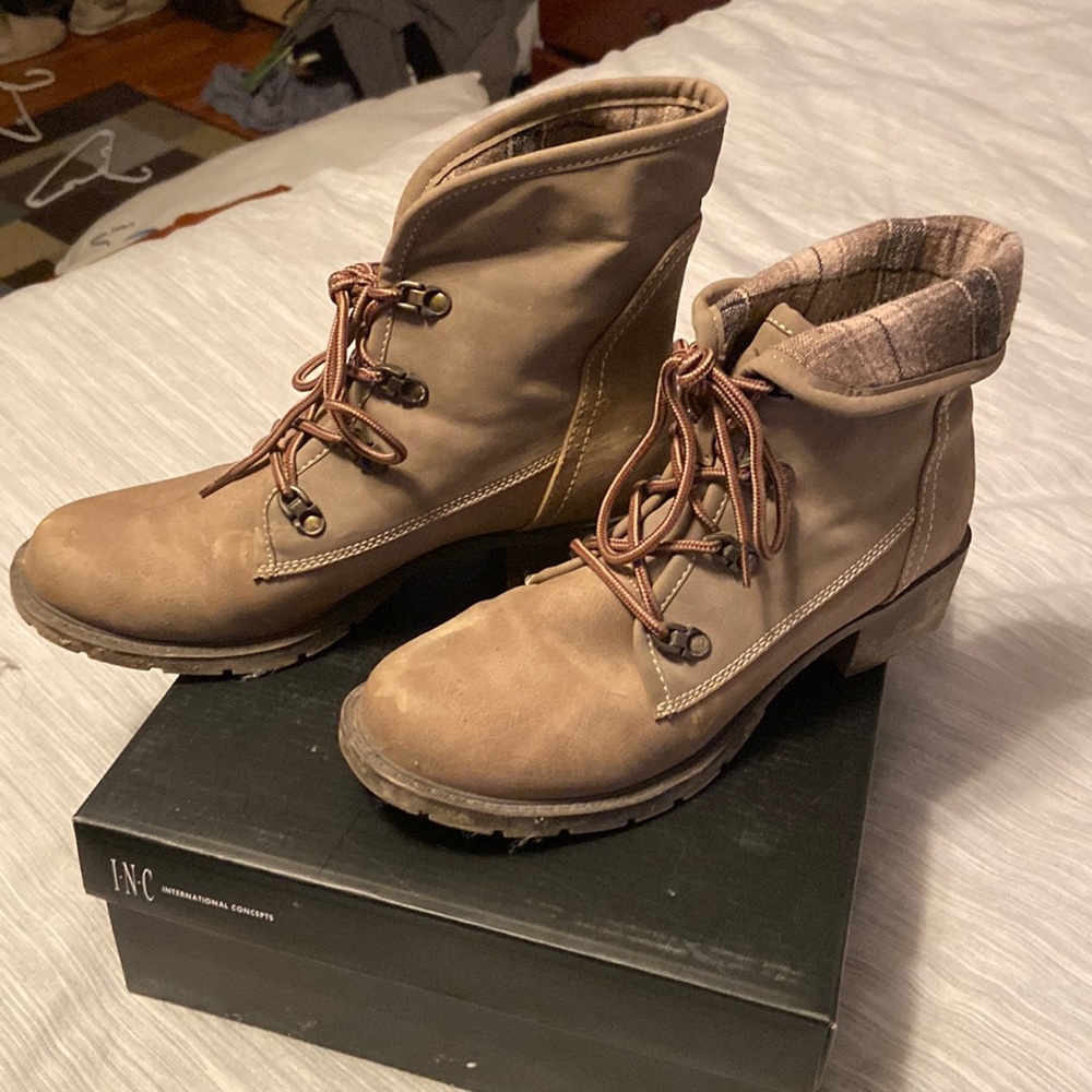 Womens size 7 suede boots